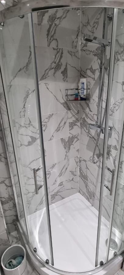 Beautiful Rooms With Free On Street Parking In Sydenham 런던 외부 사진