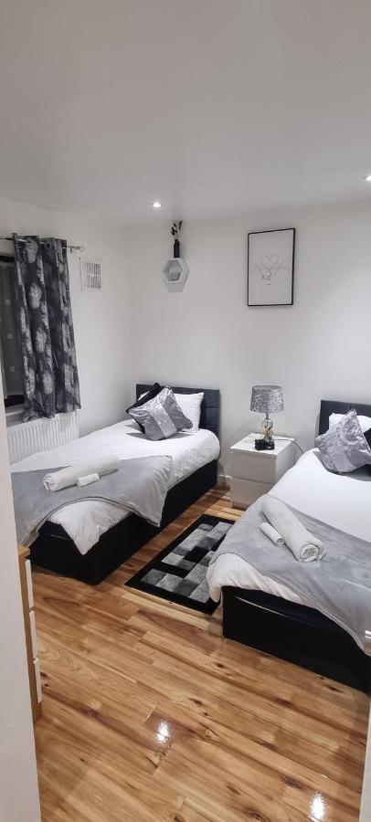 Beautiful Rooms With Free On Street Parking In Sydenham 런던 외부 사진