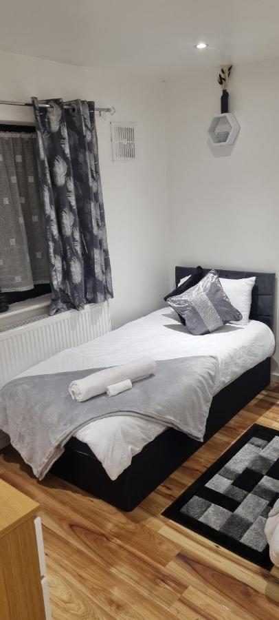 Beautiful Rooms With Free On Street Parking In Sydenham 런던 외부 사진
